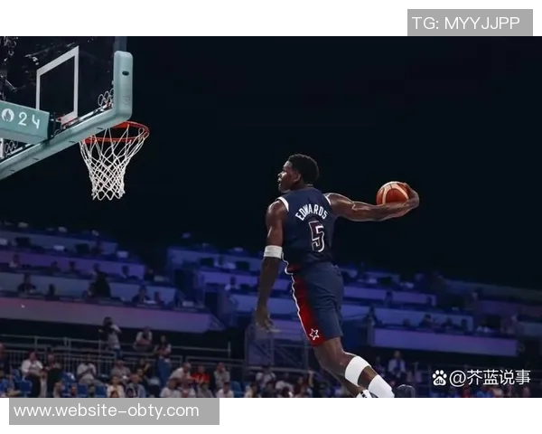 爱德华兹盛赞道苏姆防守出色投篮精准为球队注入强大活力